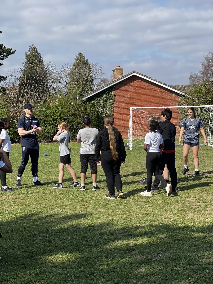 PeSpringfield's tweet image. Great afternoon continuing our fantastic partnership with @BedfordBluesRFC @BedfordBluesCD.
Year 6 loved the taster session and spoke so highly of the coaches too.
Thank you! ππβοΈ