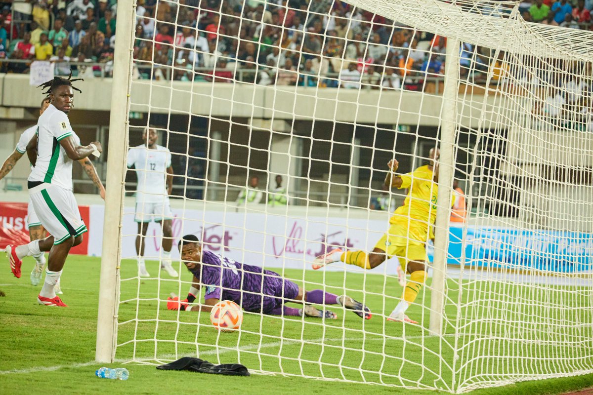 online_zifa's tweet image. Now you see me, now you don’t! 📸 

Chirewa with a deft touch and finish to silence a boisterous Nigeria. 

#bayawabaya🇿🇼