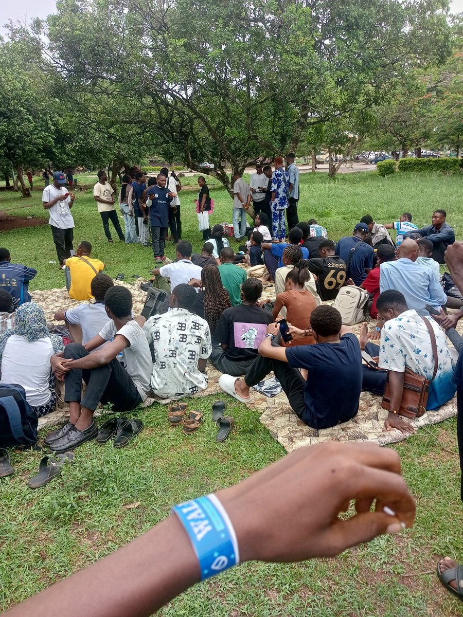 Captin_Div's tweet photo. Gm guys,
Another cool eve to push the boundaries of Sui.
@Currencyweirdo digested us on principal reasons why we really need #walrus ,
Really nice seeing the #SOCSCUniben community coming together once again๐.
#Sui #SuiOnCampus #SuiNigeria
@SuiFoundation @suioncampus https://t.co/iXLQvpoF5o