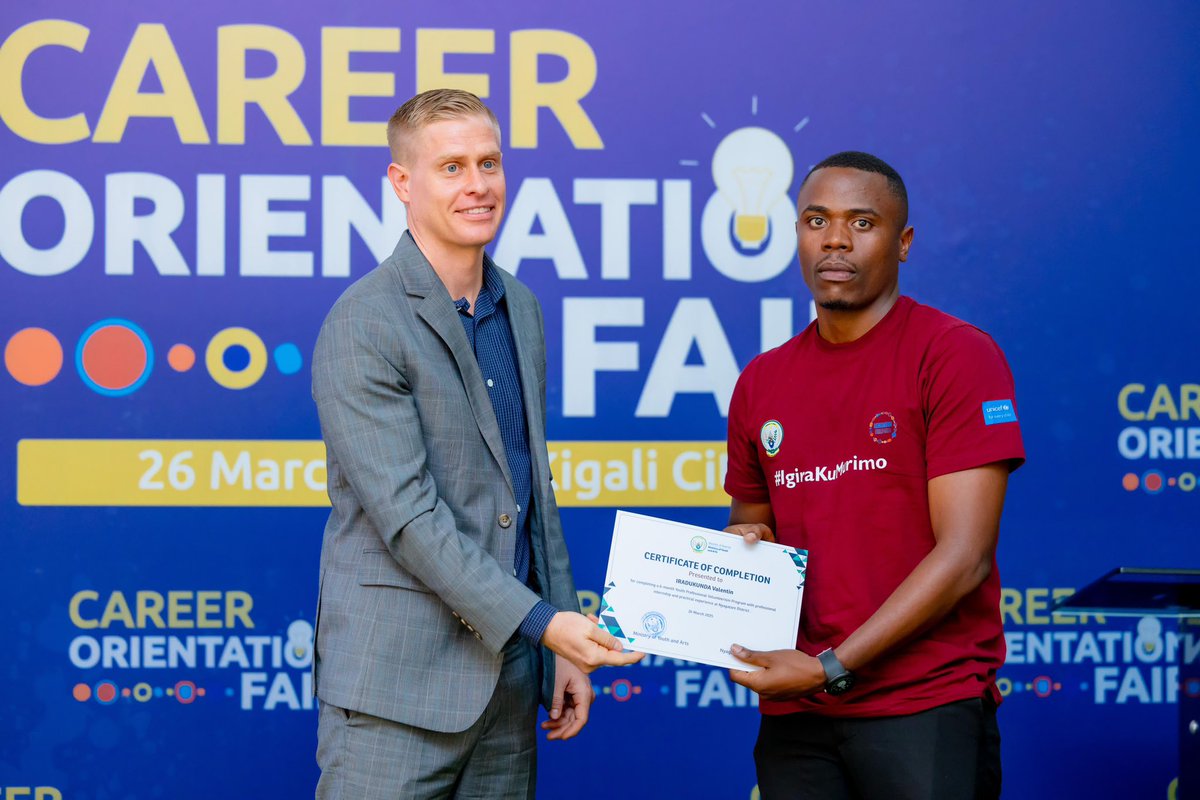 155 young people participated in the 6-month Youth Professional Volunteerism Program #IgiraKuMurimo in public and private sectors in <a href="/NyagatareDistr/">Nyagatare District</a> &amp; <a href="/Nyamasheke/">Nyamasheke District</a>, were awarded certificates of completion during the #CareerOrientationFair.