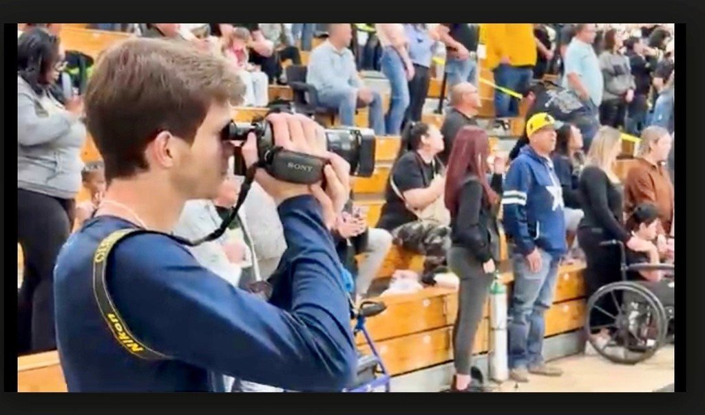 Hobbs /CTECH Digital Media Senior Corey Ogle shares about his year -long internship with Hobbs Municipal Schools Public Relations Dept. as part of the work-based learning opportunities offered by CTECH to the community.
Click link for highlights:youtu.be/8EdDl1CJ3mg