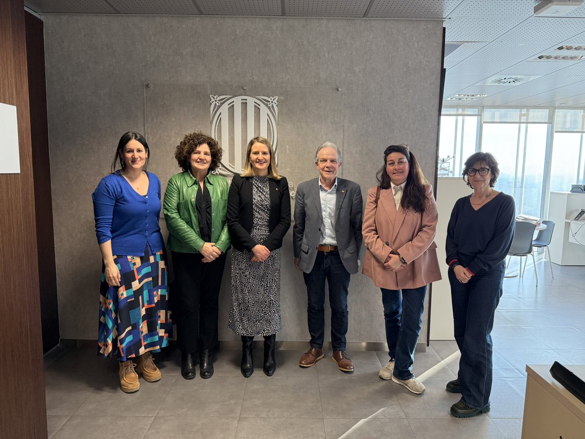 Mònica Martínez Bravo (@monicambravo) on Twitter photo M'he reunit amb <a href="/CreuRojaCAT/">Creu Roja Catalunya</a>, amb el seu president <a href="/JosepQuitet/">Josep Quitet Torner</a>, la directora <a href="/diaz_santis/">Bárbara Díaz Santis</a> i Núria Vergé, cap del Servei d'Acolliments Familiars per parlar sobre l'acolliment familiar i el seu treball a Catalunya.
Hem compartit reflexions sobre la importància de sensibilitzar i M'he reunit amb <a href="/CreuRojaCAT/">Creu Roja Catalunya</a>, amb el seu president <a href="/JosepQuitet/">Josep Quitet Torner</a>, la directora <a href="/diaz_santis/">Bárbara Díaz Santis</a> i Núria Vergé, cap del Servei d'Acolliments Familiars per parlar sobre l'acolliment familiar i el seu treball a Catalunya.
Hem compartit reflexions sobre la importància de sensibilitzar i