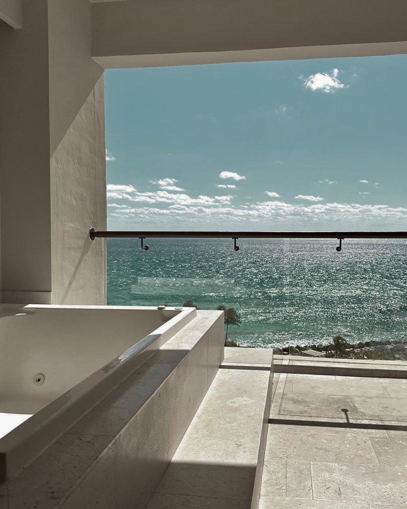 JasonBaths's tweet image. What we smell can transport us to another time or place. Mountains, meadows, a tropical beach… 🌊⁠
⁠
We recommend using aromatherapy products alongside our baths for a complete immersive experience.