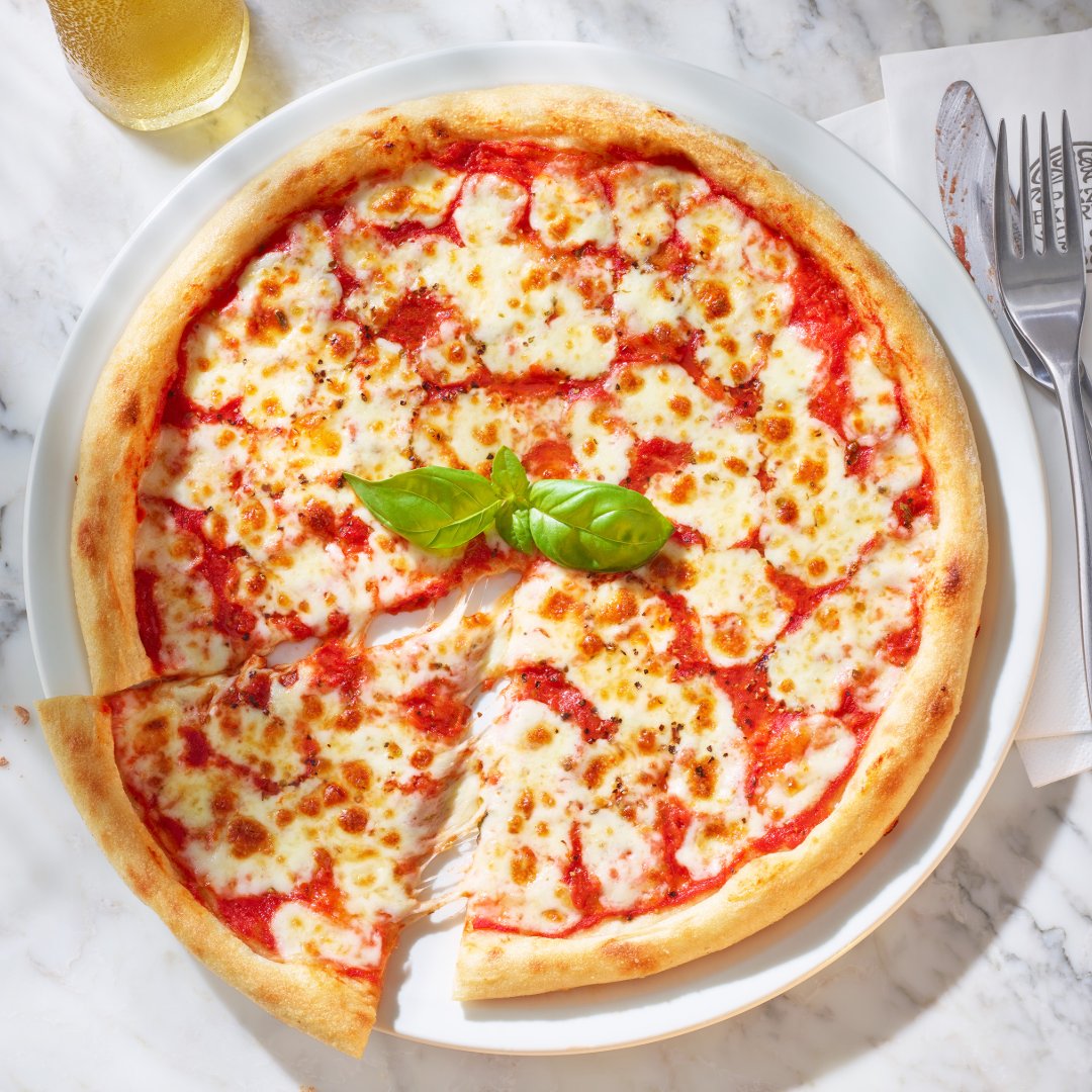 Don’t forget tomorrow (27th March) between 5-6pm you can get 4 OG pizzas for OG prices.

🧀 Margherita 33p
🍕 American 45p
🍄‍🟫 La Reine 48p
🌶️ American Hot 50p

Some restaurants do still have availability, but others might be fully booked so recommend checking. #PizzaExpress60