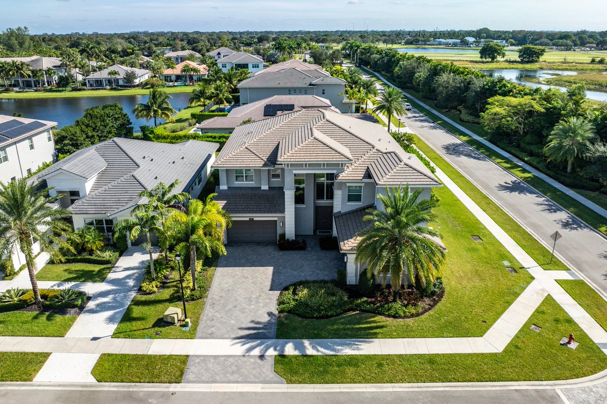 brianpearl's tweet photo. JUST SOLD IN FIVE DAYS for $2,050,000 ✨️
⁠
19894 Meadowside Lane, Boca Raton, Florida⁠
5 Beds + Media + Loft | 5.1 Baths | 4 CG | 5,752 SF⁠
⁠⁠⁠⁠
Brian Pearl 📲 561.245.1541⁠
Vini Antonacci 📲 561.714.8464⁠
Principal Agents | Realtors®⁠
info@pearlantonacci.com⁠ https://t.co/h8T2fOrhR6