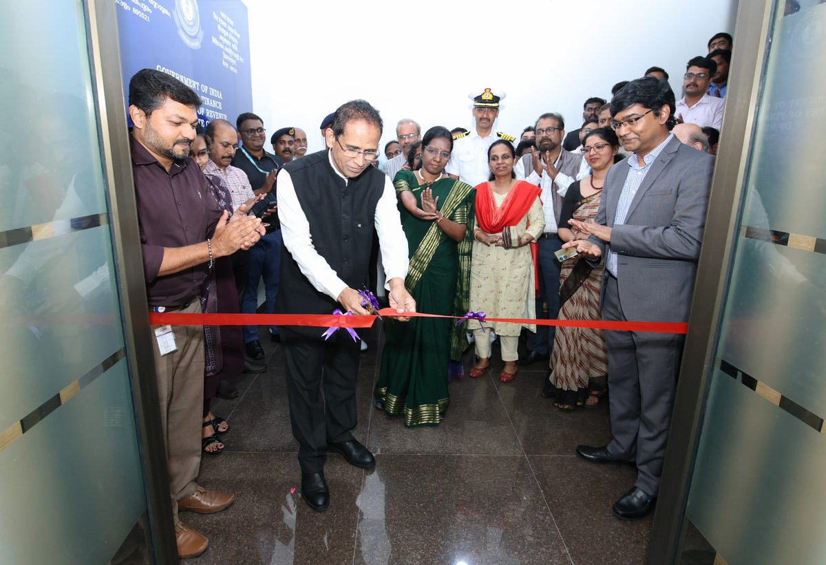 1/2 Shri S.K Rahman, Chief Commissioner of Central Taxes and Customs inaugurated the Customs Office at the Vizhinjam International Seaport on 26.03.2025, in the presence of Smt. K Padmavathy, Commissioner of Customs (Preventive), Kochi and Shri Pradeep Jayaraman, CEO, AVPPL.