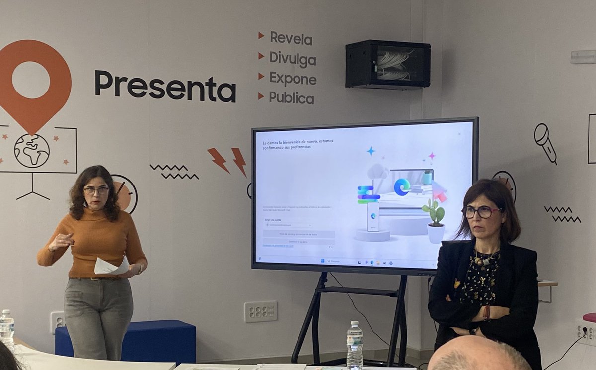 <a href="/cmelladoalvarez/">Carmen Mellado</a>  y <a href="/BazaloMaria/">María Angeles Bazalo Miguel</a> muestran las aplicaciones prácticas de #eTwinning en el #auladelfuturo <a href="/educaINTEF/">Educación INTEF</a> <a href="/eTwinning_es/">eTwinning España</a> <a href="/DG_IFP/">DG de Innovación y Formación del Profesorado</a>