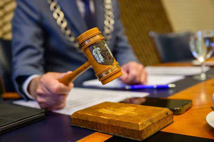 Morgen (donderdag 27 maart) vergadert de gemeenteraad om 18.30 uur in de Raadszaal in Geleen. Bekijk de volledige agenda en bijbehorende stukken op onze website. Hier kun je de vergadering ook live volgen of later terugkijken 👇
sittard-geleen.nl/nieuws/raadsve…