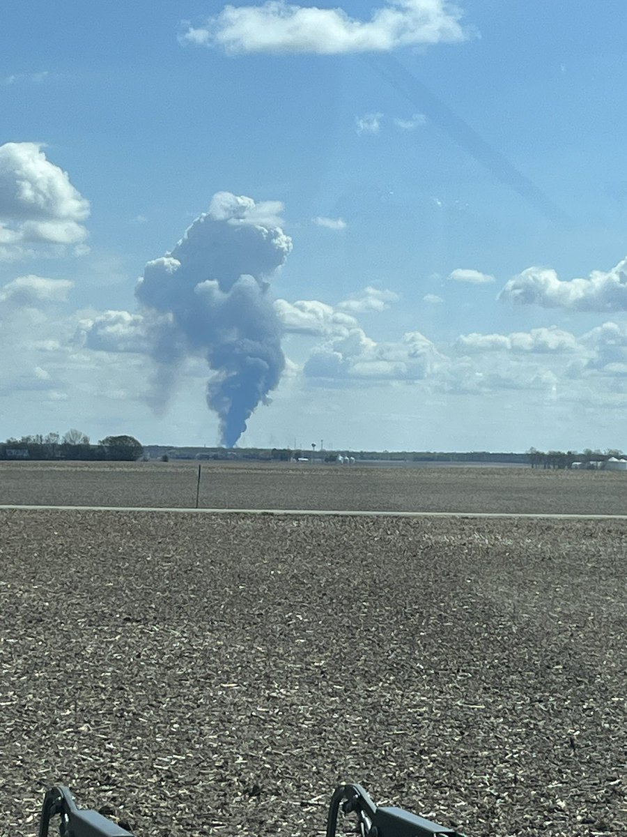 Uh oh, in town that can’t be good. I’m much too far away to tell where but that’s in the general direction of Decatur ADM and the rail yard. Hope nobody’s hurt.