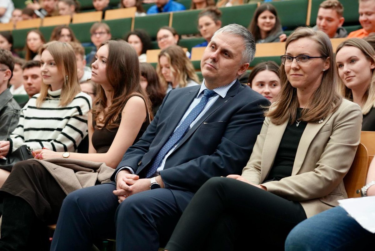 Politologia UKSW (@inpia_uksw) on Twitter photo To była świetna dyskusja z red. <a href="/BogRymanowski/">Bogdan Rymanowski</a> na <a href="/UKSW_Warszawa/">UKSW</a> 🤩
Dziękujemy <a href="/knbe_uksw/">Koło Naukowe Badań nad Europą</a> za współpracę i świetne prowadzenie spotkania To była świetna dyskusja z red. <a href="/BogRymanowski/">Bogdan Rymanowski</a> na <a href="/UKSW_Warszawa/">UKSW</a> 🤩
Dziękujemy <a href="/knbe_uksw/">Koło Naukowe Badań nad Europą</a> za współpracę i świetne prowadzenie spotkania