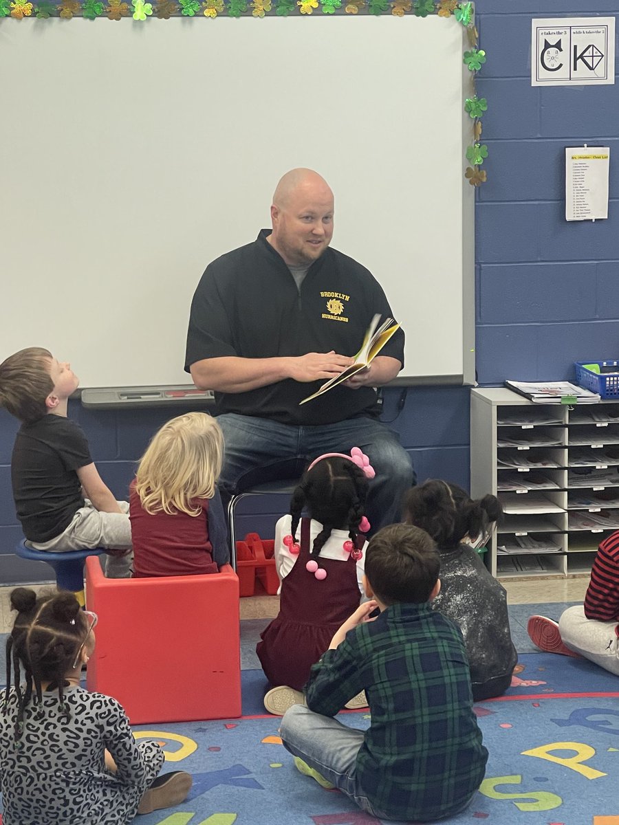 HurricanesSuper's tweet image. Father, Husband and Board Member! He does it all! Thank you to Board Member Jason Hubbell for taking time to read to his son’s Kindergartner Class this morning! #RightToReadWeek ⁦@BrooklynSchools⁩