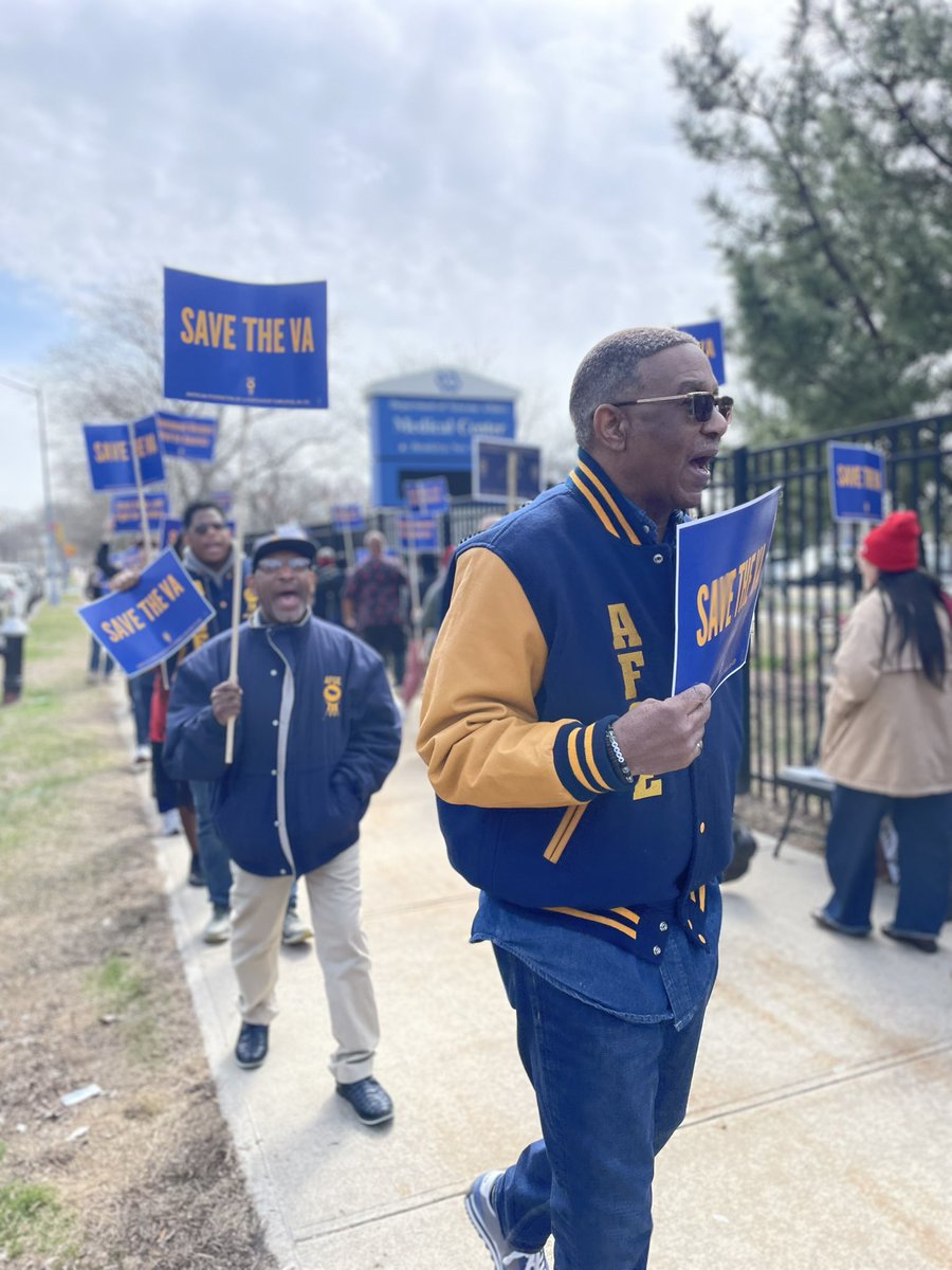 NYSAFLCIO's tweet image. Proud to stand with our @AFGENational family fighting to protect VA veterans services today in Brooklyn. Stand, Unite, and Fight for Workers! 

#DPWL @AFLCIO @AFGEPrezKelley