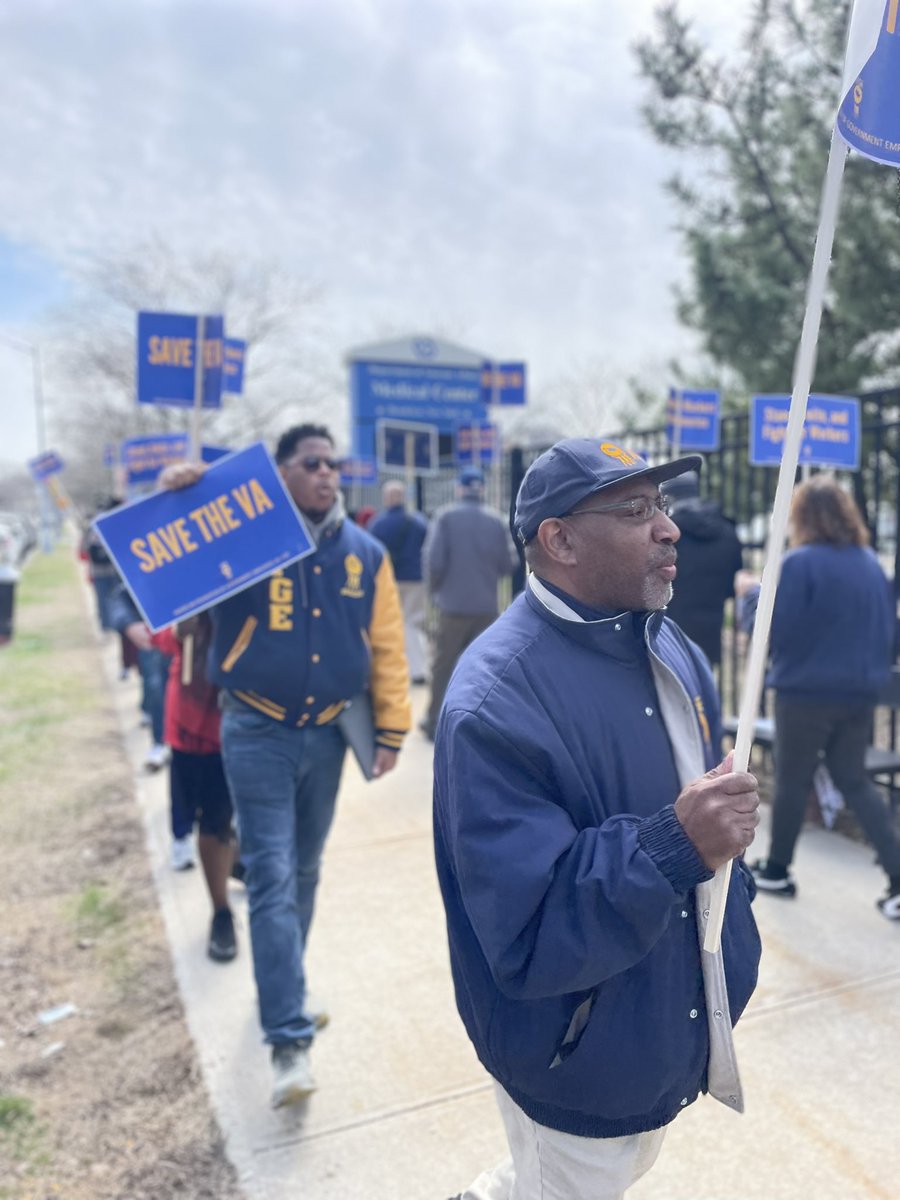 NYSAFLCIO's tweet image. Proud to stand with our @AFGENational family fighting to protect VA veterans services today in Brooklyn. Stand, Unite, and Fight for Workers! 

#DPWL @AFLCIO @AFGEPrezKelley