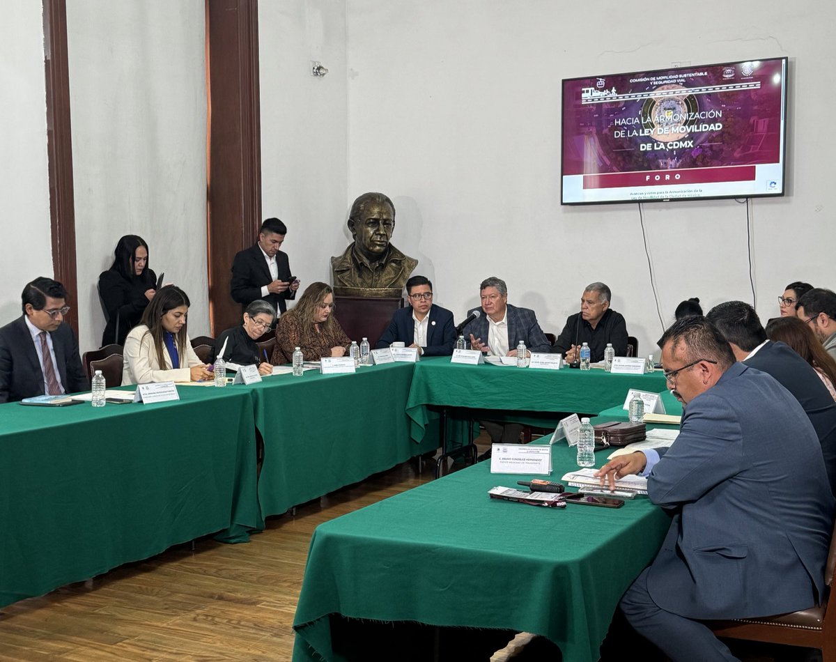 Charbell Mateos (@charmateos) on Twitter photo Lo único evidente durante el foro de movilidad en el <a href="/Congreso_CdMex/">Congreso de la Ciudad de México</a>, es que vamos de mal en peor con nuestro secretario de movilidad <a href="/HectorUlisesGN/">Héctor Ulises García Nieto</a>. 
La armonización de LGMSV tiene una omisión de casi 3 años, pero MORENA y el
Gob avanzan lento mientras tanto siguen muriendo Lo único evidente durante el foro de movilidad en el <a href="/Congreso_CdMex/">Congreso de la Ciudad de México</a>, es que vamos de mal en peor con nuestro secretario de movilidad <a href="/HectorUlisesGN/">Héctor Ulises García Nieto</a>. 
La armonización de LGMSV tiene una omisión de casi 3 años, pero MORENA y el
Gob avanzan lento mientras tanto siguen muriendo