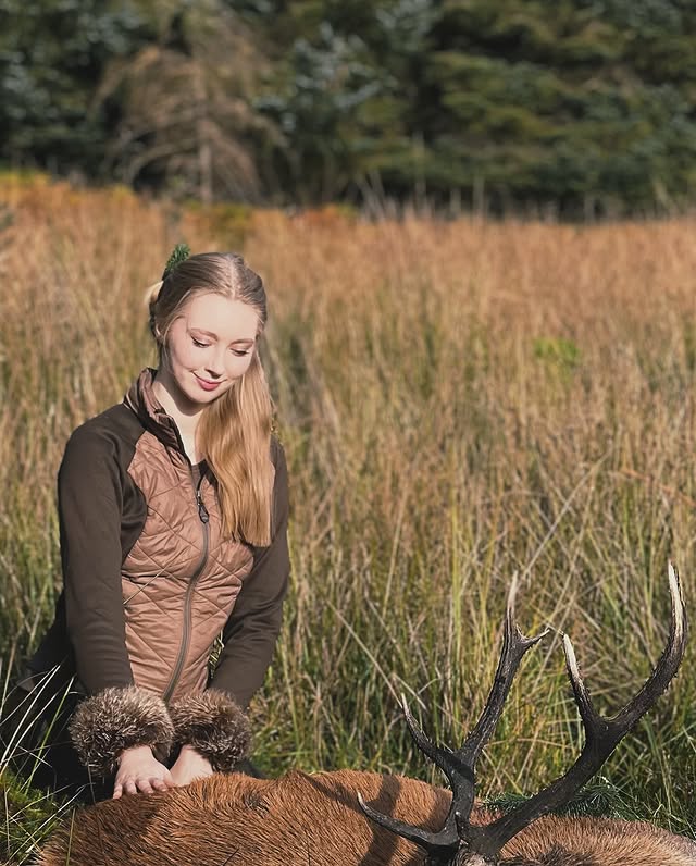 HarrisTracks's tweet photo. Her first deer, blue skies over the hills, and I had the honor to guide her through it. Moments like that stick with you. Muck boots held up just fine—here: https://t.co/4WEP4sjWnX
#DeerHunting #FirstHunt #OutdoorAdventure #MuckBoots #NatureLovers https://t.co/KTZswW1Ytq