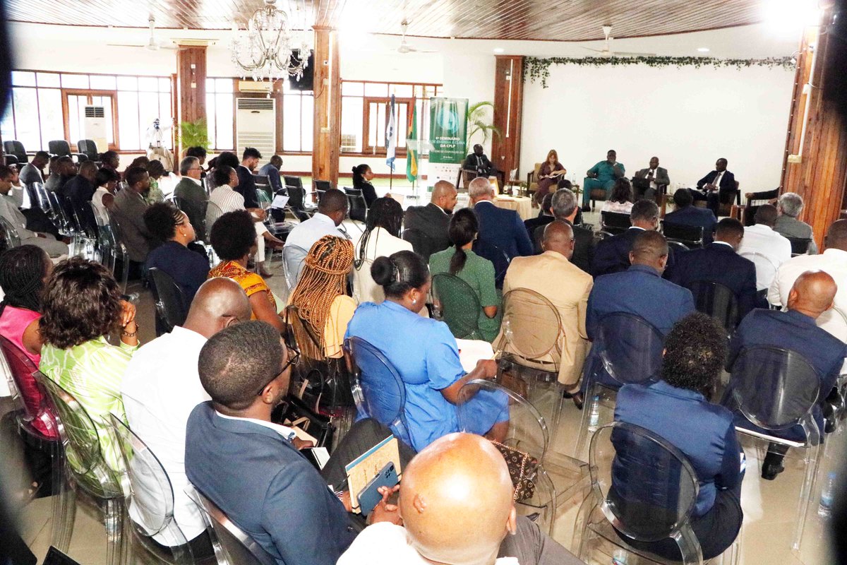 aler_energia's tweet image. &quot;Strategies and Action for Decarbonization&quot; panel! 🌱
This session featured valuable contributions on the #experiences and best #practices from several CPLP countries in implementing #EnergyTransition initiatives. 🌍 🇵🇹 🇹🇱 🇬🇼 🇲🇿 🇦🇴 

#strategies #decarbonization