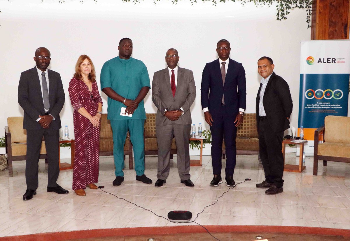 aler_energia's tweet image. &quot;Strategies and Action for Decarbonization&quot; panel! 🌱
This session featured valuable contributions on the #experiences and best #practices from several CPLP countries in implementing #EnergyTransition initiatives. 🌍 🇵🇹 🇹🇱 🇬🇼 🇲🇿 🇦🇴 

#strategies #decarbonization