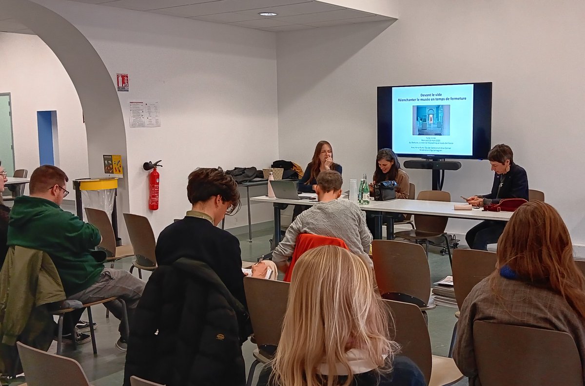 BU de l'UPHF (@buuphf) on Twitter photo La #BUTertiales accueille la table ronde qui sera suivie d'une visite de l'expo visible au centre d'art de l'<a href="/UphfOfficiel/">Université Polytechnique Hauts-de-France</a> jusqu'au 3/04. Intervenants : Anna Bruno, Claude Cattelain, Alice Cornier. Modération : Olga Lemagnen
En présence des étudiants du M1 Études Curatoriales. La #BUTertiales accueille la table ronde qui sera suivie d'une visite de l'expo visible au centre d'art de l'<a href="/UphfOfficiel/">Université Polytechnique Hauts-de-France</a> jusqu'au 3/04. Intervenants : Anna Bruno, Claude Cattelain, Alice Cornier. Modération : Olga Lemagnen
En présence des étudiants du M1 Études Curatoriales.