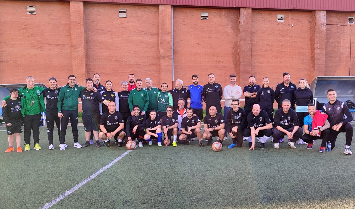 📸Imágenes de la formación práctica al profesorado del programa 𝐈 + 𝐃𝐗𝐓 𝟐𝟎𝟐𝟓 que estamos llevando a cabo hoy en 📍Mérida:

⚽✅"𝐃𝐞𝐩𝐨𝐫𝐭𝐞 𝐞 𝐢𝐧𝐜𝐥𝐮𝐬𝐢𝐨́𝐧 𝐩𝐚𝐫𝐚 𝐩𝐞𝐫𝐬𝐨𝐧𝐚𝐬 𝐜𝐨𝐧 𝐝𝐢𝐬𝐜𝐚𝐩𝐚𝐜𝐢𝐝𝐚𝐝"

🚀Primer paso hacia un deporte inclusivo en