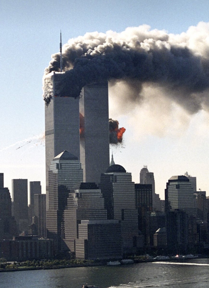 WokeLeftyGuy's tweet image. I wonder if this 👇🏼 would have happened if we had, two full hours before the attack on 9/11, intercepted an Al-Quaeda message similar to the SIGNAL group chat. MAGAts downplay this epic blunder as “no big deal.” It’s a VERY BIG DEAL.
