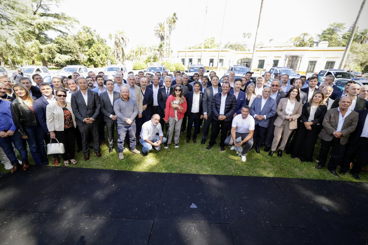 Más de 100 intendentes firmaron el Fondo de Fortalecimiento de Seguridad, para poder comprar patrulleros y equipamiento para prevenir el delito en sus distritos.

Una inversión que forma parte del Plan Integral de Seguridad con el que vamos a destinar $170 mil millones para