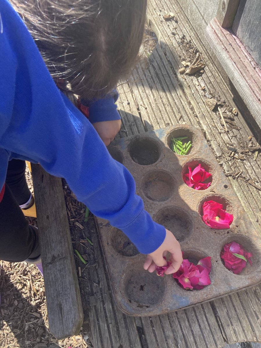 Cooking up a feast in the mud kitchen with #stilltydreception and #stilltydyr1 for welly Wednesday <a href="/CSC_FoundLearn/">CSC Foundation Learning</a>