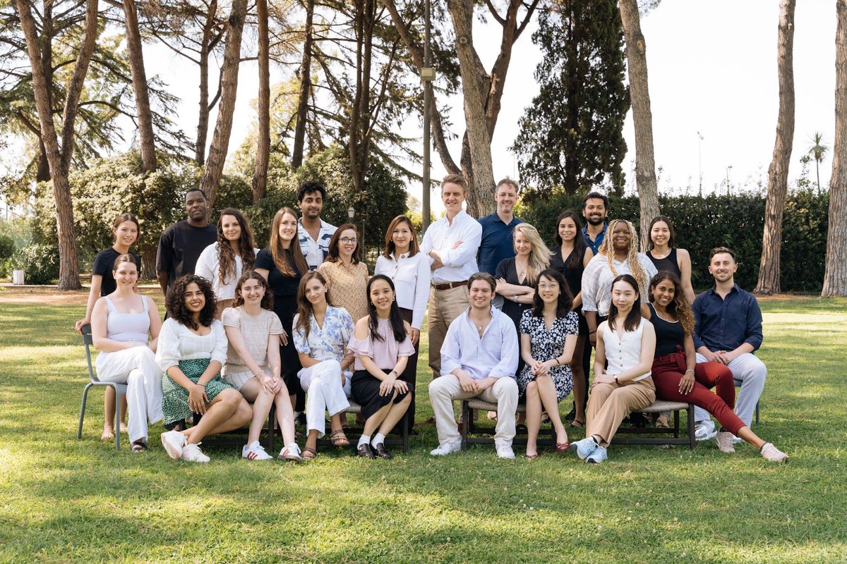 samanthawyap's tweet image. 1/ Building a generation of web3 professionals 🧵
When I think about my third crypto bull market, it's not the price charts that get me emotional. It's the faces of every person who's walked this road with me at @YAPGlobalTeam - from interns to leaders.
Here's what building a…