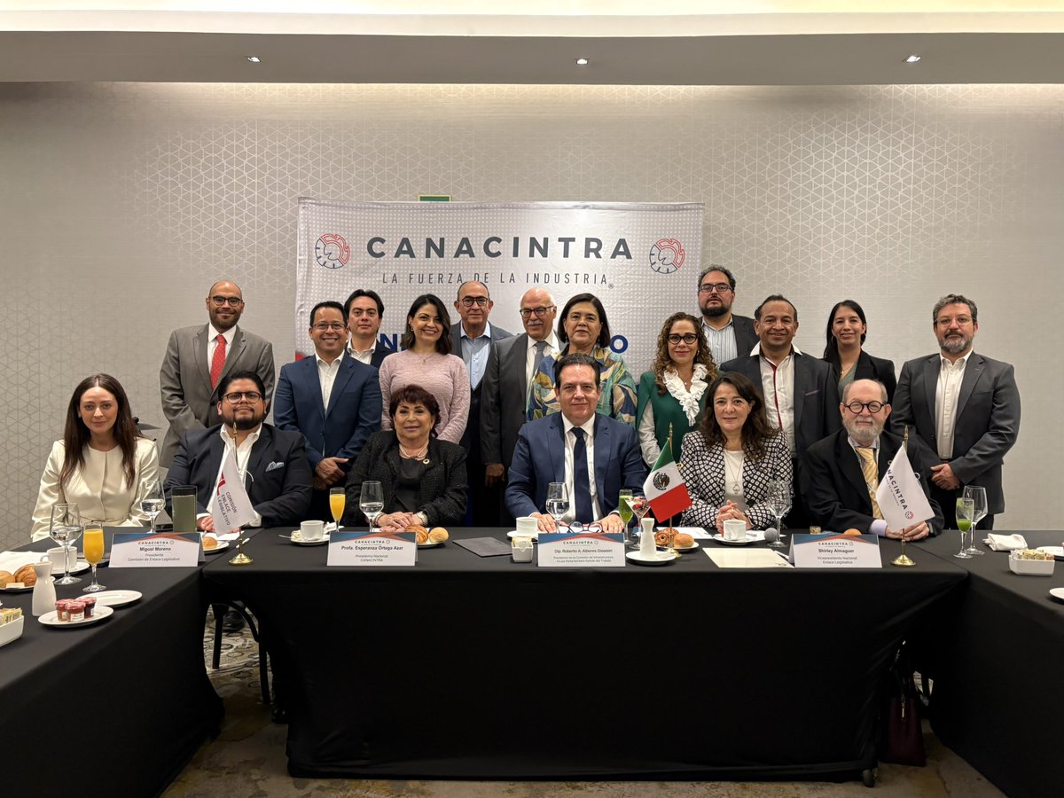 Canacintra_CEL's tweet photo. Agradecemos al Dip. @ralbores @DiputadosPTmx , Pdte. Comisión de Infraestructura, por acompañarnos en nuestra sesión de diálogo, presidida por nuestra Presidenta Nacional de @CANACINTRAMex @ESPEAZAR. Se resaltó la importancia de la infraestructura y seguridad en las carreteras. https://t.co/tE58jqBXM3