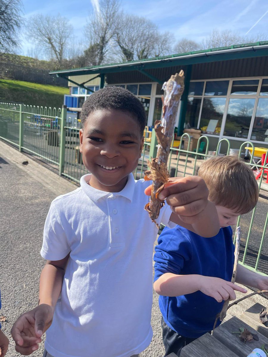 Nursery and reception went outside today to create their own palms, we have been exploring what happened on Palm Sunday 🙏