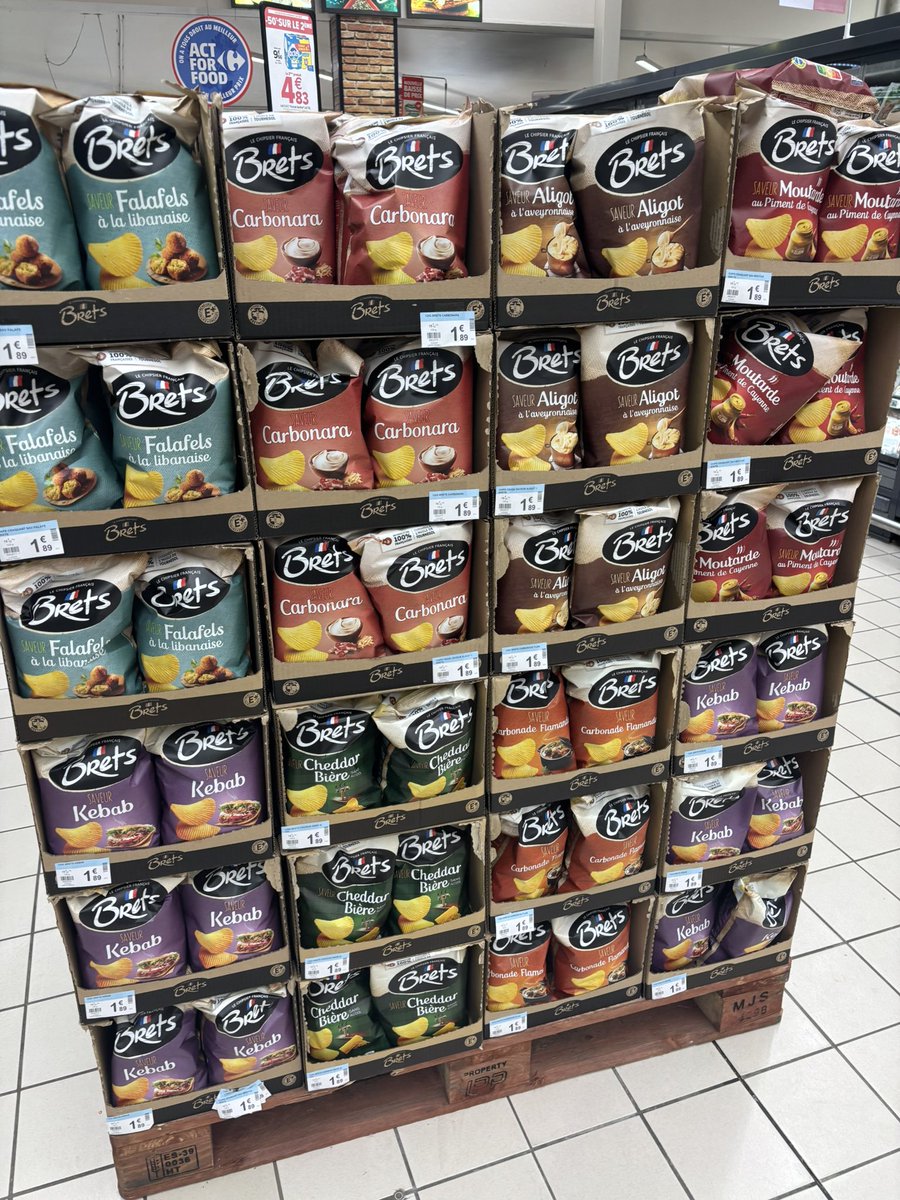 InfosFrancaises's tweet photo. Kebab, Carbonara, Aligot, Falafel... : la marque bretonne #Brets sort en ce moment de nouvelles saveurs de chips. https://t.co/Io7PfTZbO3