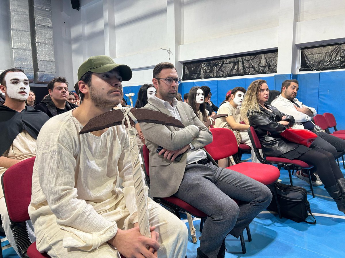 Gençler Hayallerini Sahneye Taşıdı 🎪🎭 

Kültür Sanat Yarışmalarının tiyatro etabında gençler yeteneklerini sahnede sergilediler.

<a href="/gencliksporbak/">Gençlik ve Spor Bakanlığı 🇹🇷</a> <a href="/OA_BAK/">Dr. Osman Aşkın Bak</a>