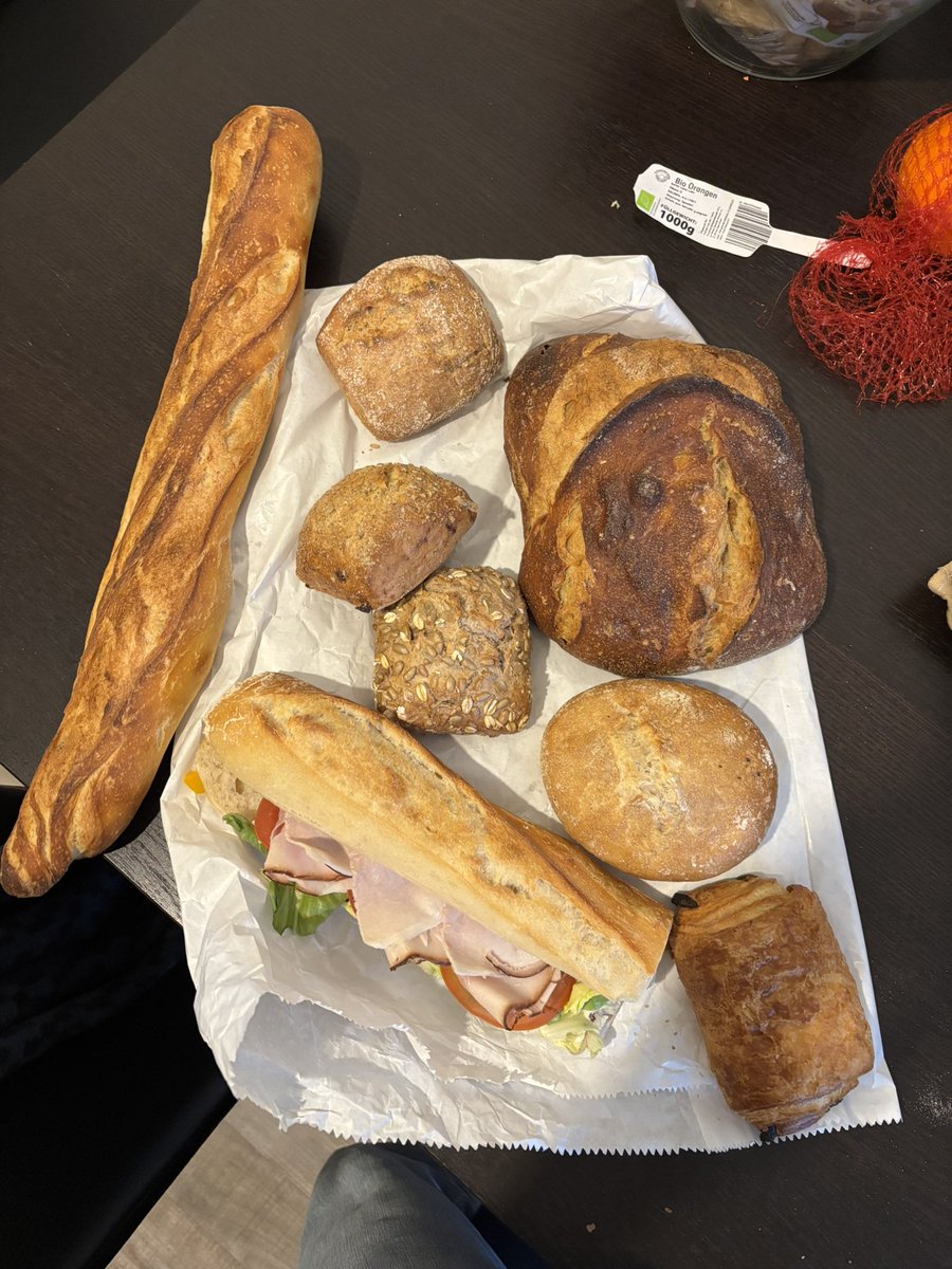wiedmann_s's tweet photo. Too Good to Go haul… 4€ 😤🥰 https://t.co/9tRgRdfEoY