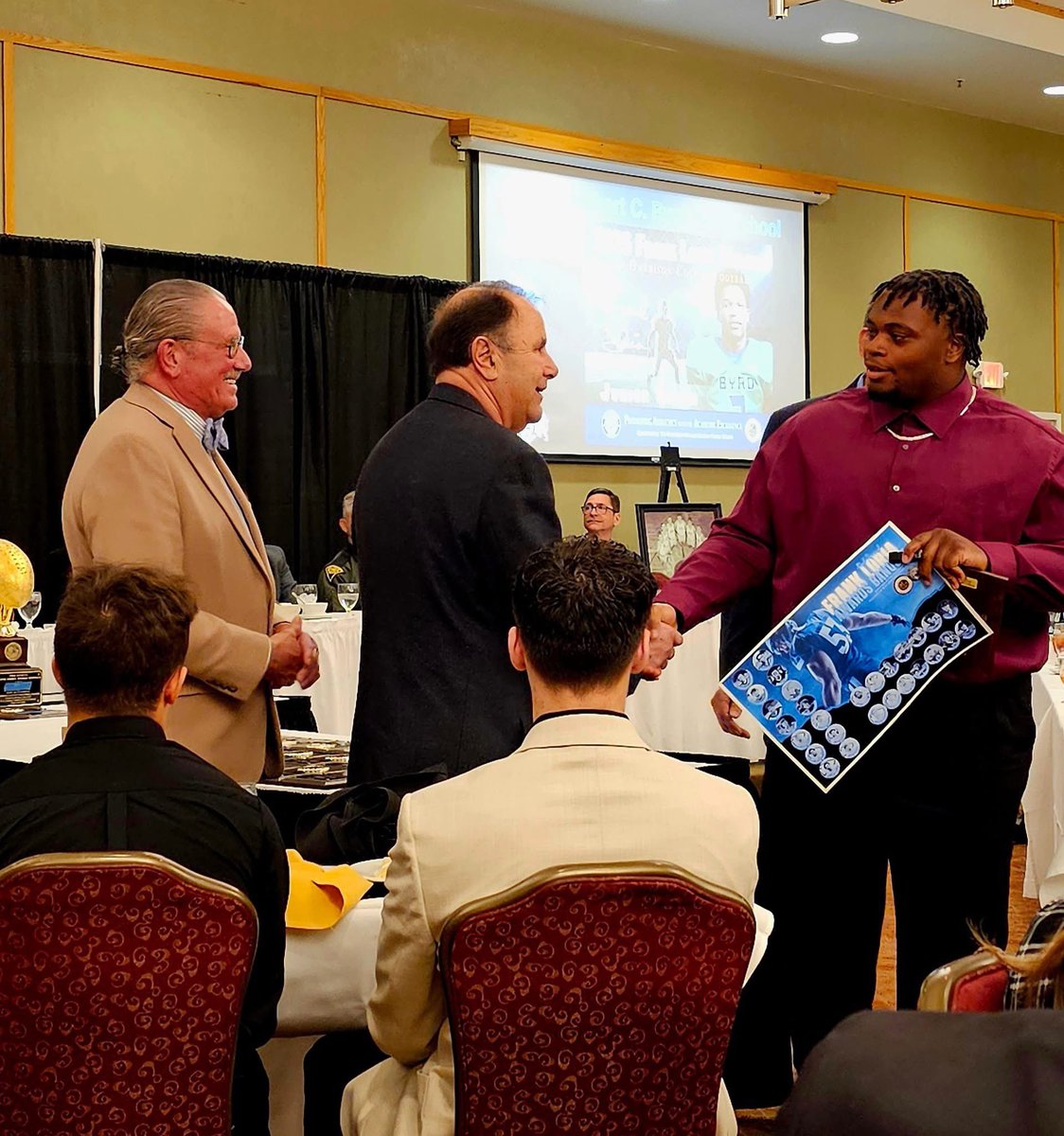 Wesley Brown Jr (@wesleybrownjr1) on Twitter photo Blessed to win county lineman of the year.And blessed to meet my dad’s college coach <a href="/RealCoachRod/">Rich Rodriguez</a>.
<a href="/DariusStills56/">Darius Stills</a> <a href="/GordonCohagan/">Gordon Cohagan</a> <a href="/WESLEYBROWNSR/">Gorilla Strength & Fitness</a> Blessed to win county lineman of the year.And blessed to meet my dad’s college coach <a href="/RealCoachRod/">Rich Rodriguez</a>.
<a href="/DariusStills56/">Darius Stills</a> <a href="/GordonCohagan/">Gordon Cohagan</a> <a href="/WESLEYBROWNSR/">Gorilla Strength & Fitness</a>