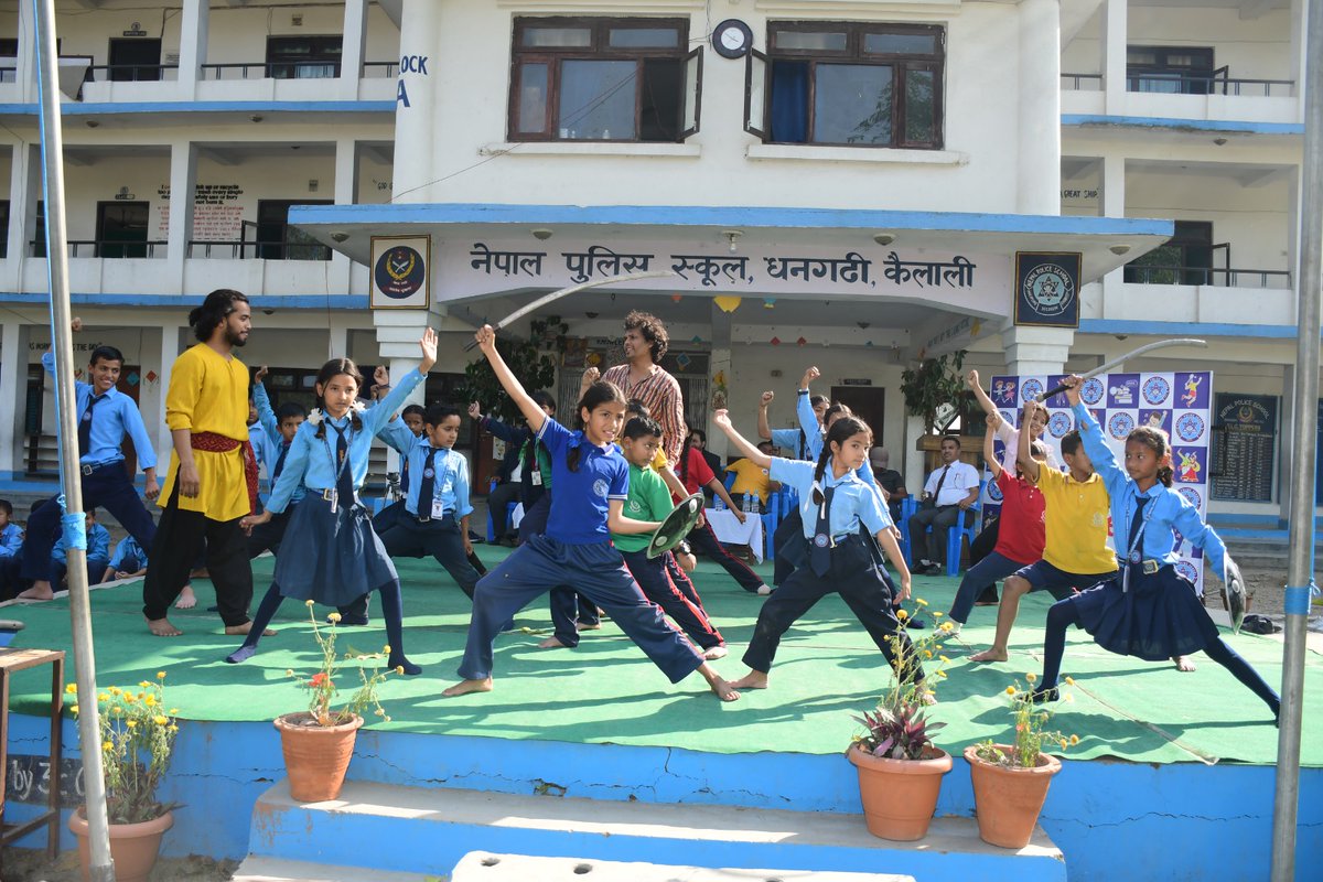 IndiaInNepal's tweet image. 1/2 Students from Nepal Police School in Dhangadhi, built with the support of the Government of India under #HICDP, participated in a Mayurbhanj Chhau Dance Workshop today. The workshop was conducted by a visiting dance troupe led by Mr. Kuleswar Thakur from India, with support