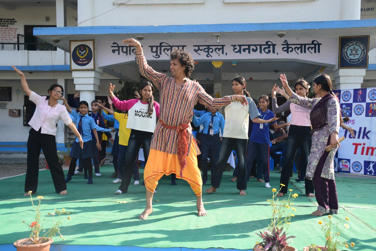 IndiaInNepal's tweet image. 1/2 Students from Nepal Police School in Dhangadhi, built with the support of the Government of India under #HICDP, participated in a Mayurbhanj Chhau Dance Workshop today. The workshop was conducted by a visiting dance troupe led by Mr. Kuleswar Thakur from India, with support