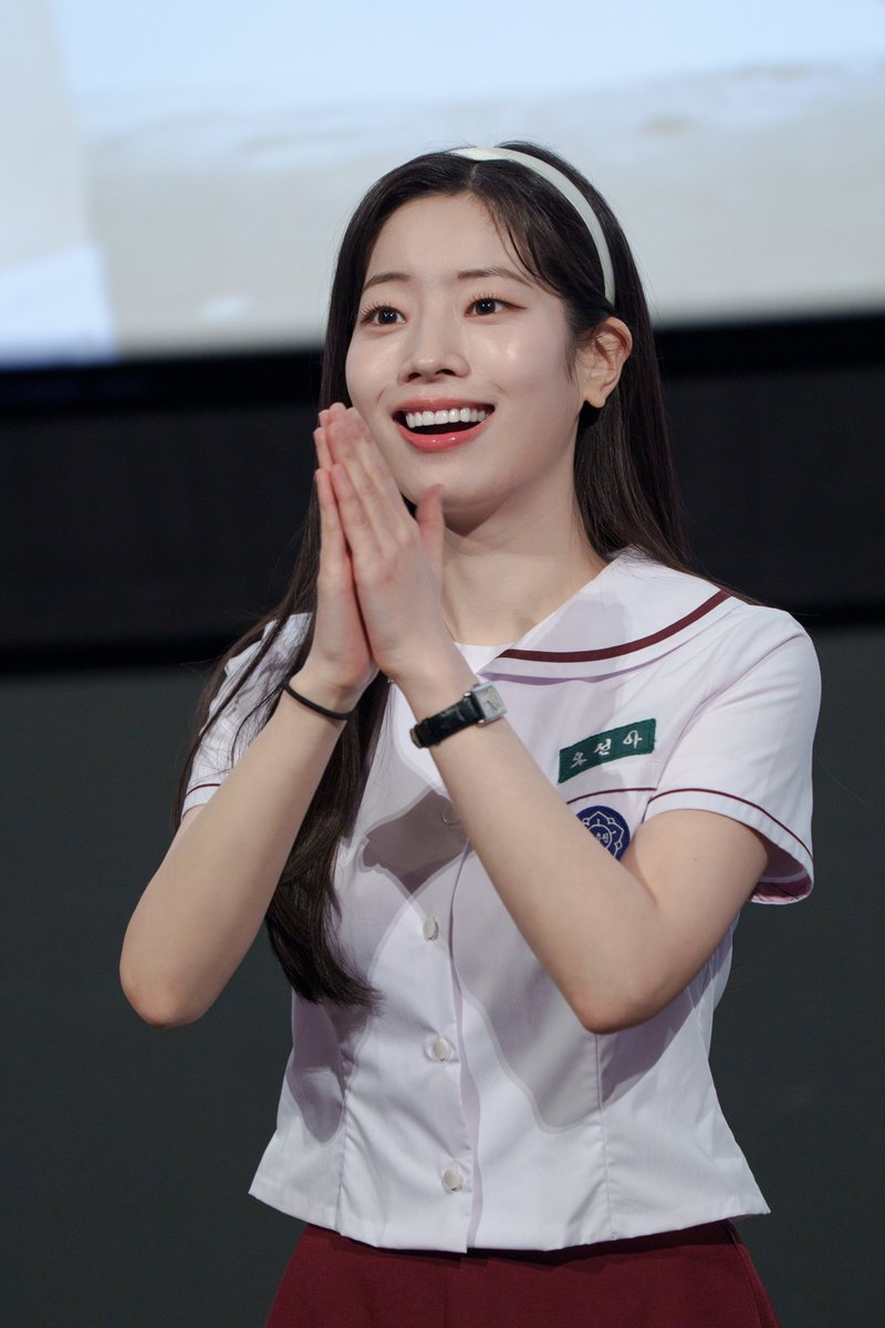 twicerunner's tweet image. 250227 트와이스 다현
"그시절, 우리가 좋아했던 소녀" 무대인사
#트와이스 #다현 #TWICE #DAHYUN
#그시절우리가좋아했던소녀
#YouAretheAppleofMyEye