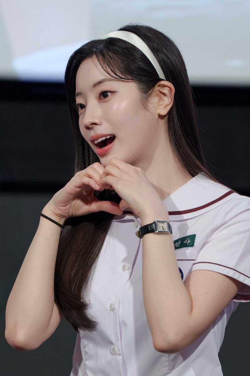 twicerunner's tweet image. 250227 트와이스 다현
"그시절, 우리가 좋아했던 소녀" 무대인사
#트와이스 #다현 #TWICE #DAHYUN
#그시절우리가좋아했던소녀
#YouAretheAppleofMyEye