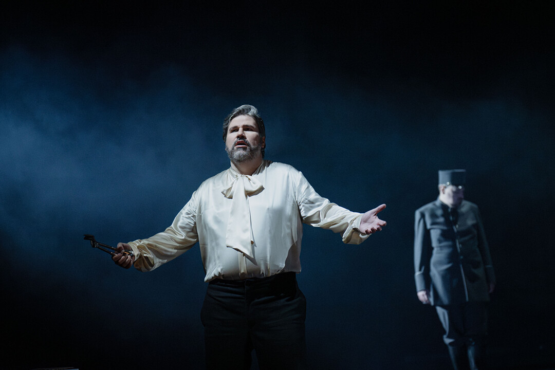 "The Italian baritone Massimo Cavalletti is a Scarpia straight out of a picture book, combining dark, menacing colours with voluminous power and is already at his best in the Te Deum... " #Opernfreude

Tonight, 𝐓𝐎𝐒𝐂𝐀 last performance at the Staatstheater Wiesbaden 🍀