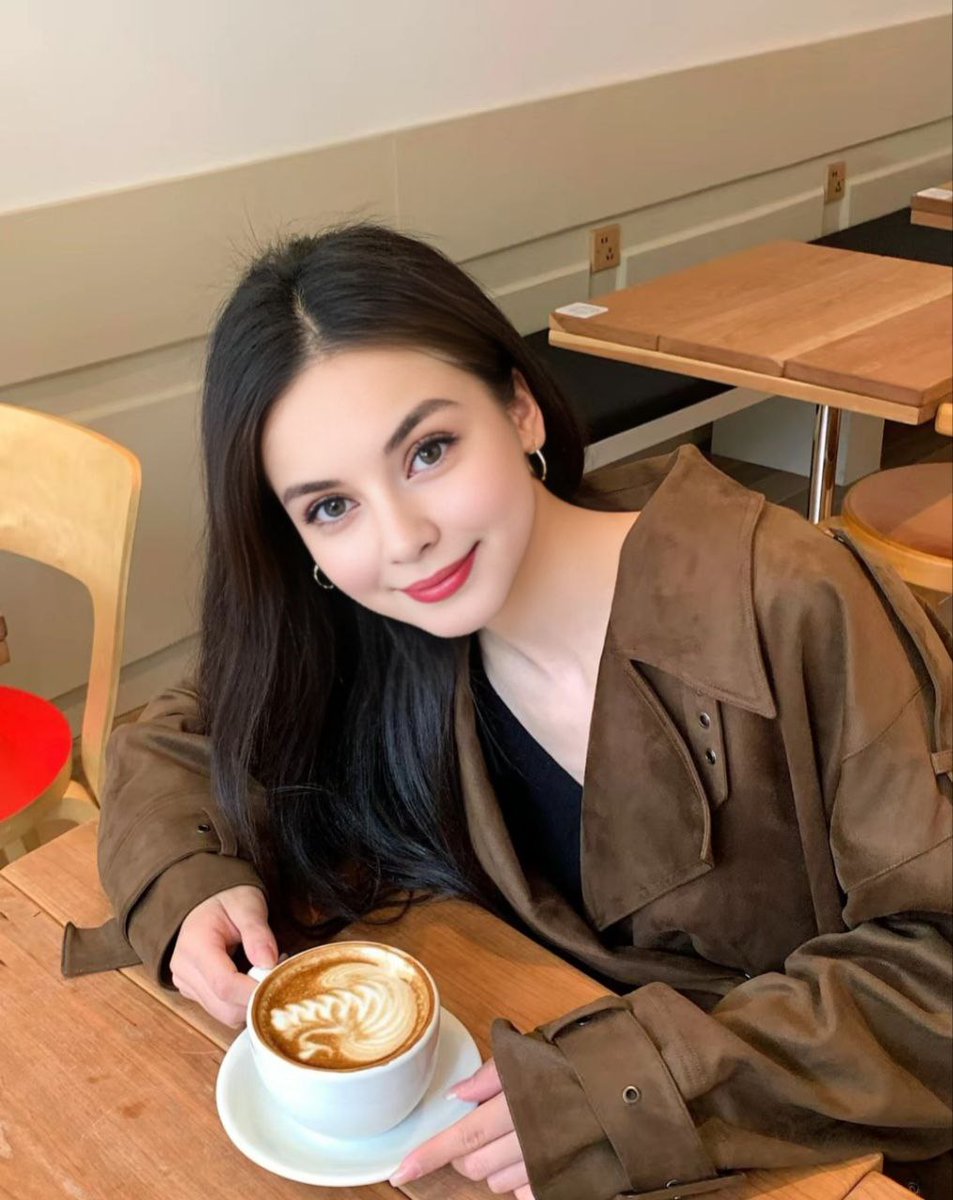 Eine Tasse Kaffee jeden Nachmittag hilft uns, genügend Energie zu behalten, damit wir mehr Arbeit und Dinge bewältigen können. Ich mag das positive Gefühl.