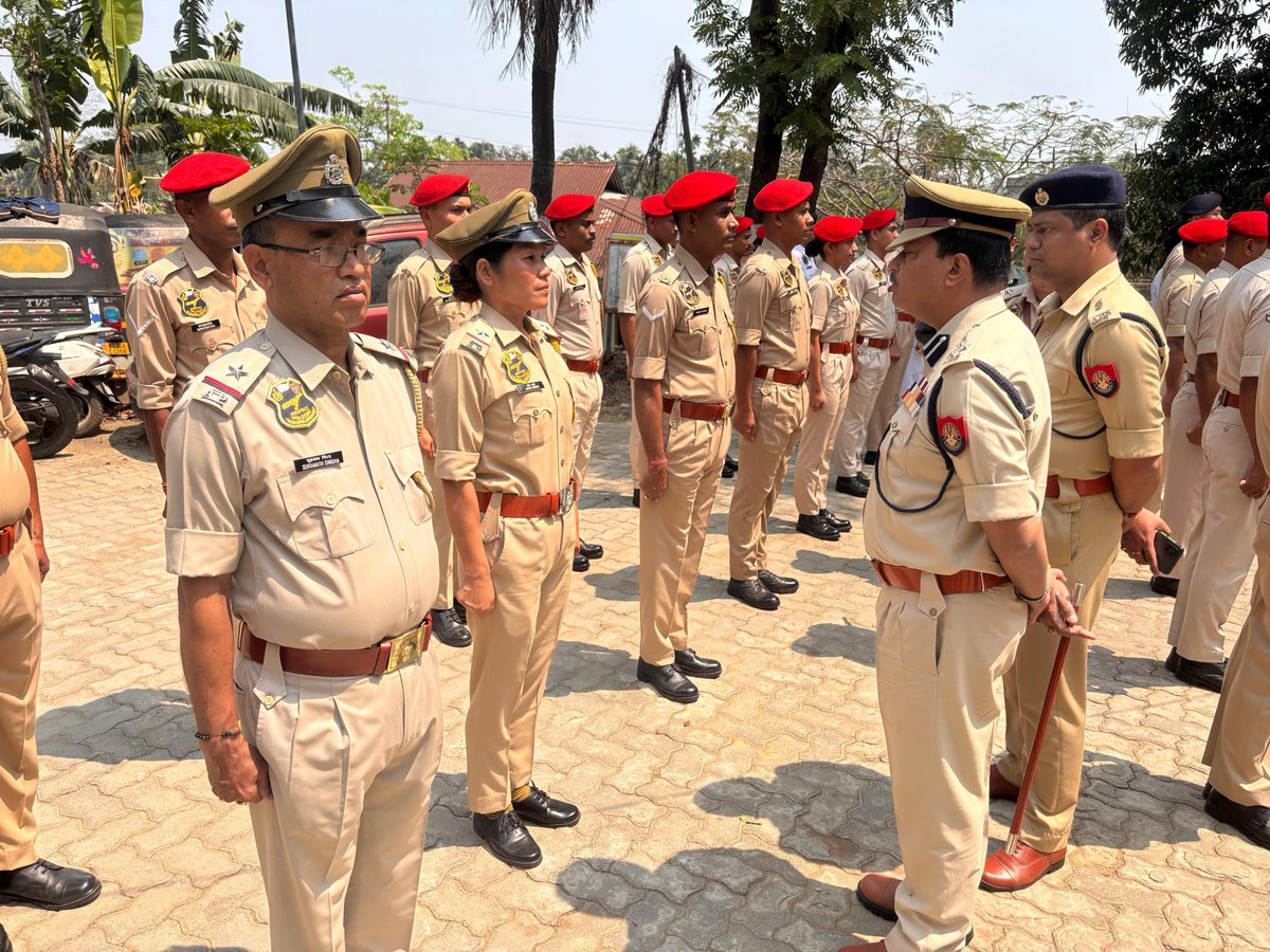 sribhumipolice's tweet photo. Inspection of Karimganj Police Station by Hon'ble DIG (SR), Silchar. #DedicationToService @CMOfficeAssam @assampolice @DGPAssamPolice @HardiSpeaks @KangkanJSaikia https://t.co/Z3HWQKGKxG