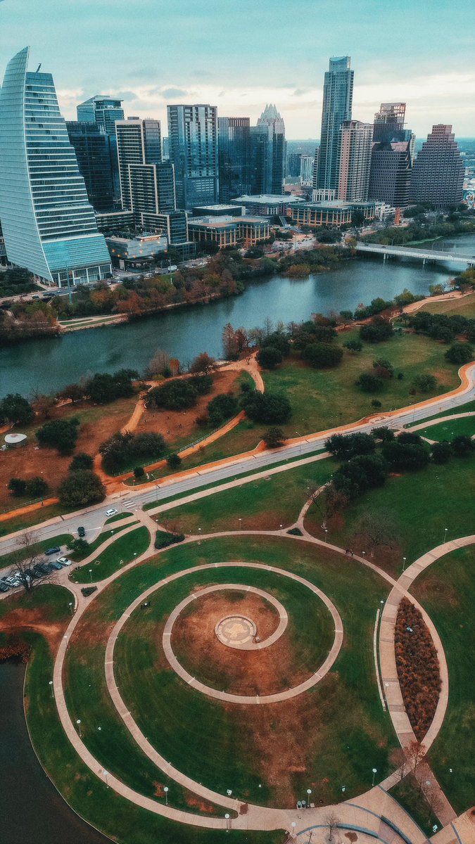Suril93's tweet photo. austin is the best city in the US. https://t.co/2sWDouoVao