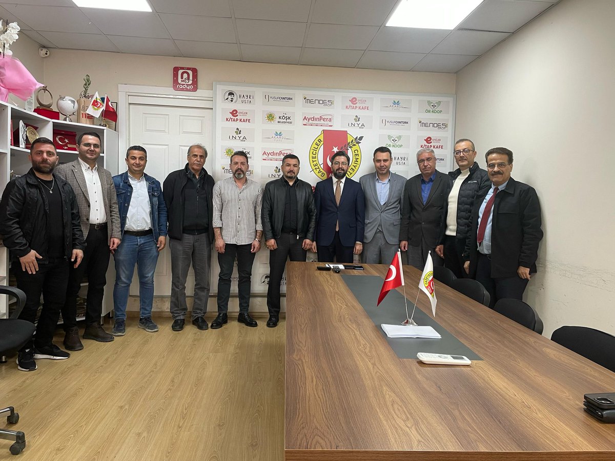 ebsaydin1's tweet photo. Aydın @MemurSenKonf teşkilatımız ile birlikte, Aydın Gazeteciler Cemiyeti Başkanı @cetinerman ve yönetimini ziyaret ettik. Aydınımıza ve gündeme dair değerlendirmelerde bulunduk.
@EgitimBirSen @_aliyalcin_ @fatihefe09 https://t.co/fJGeg5Kv5q