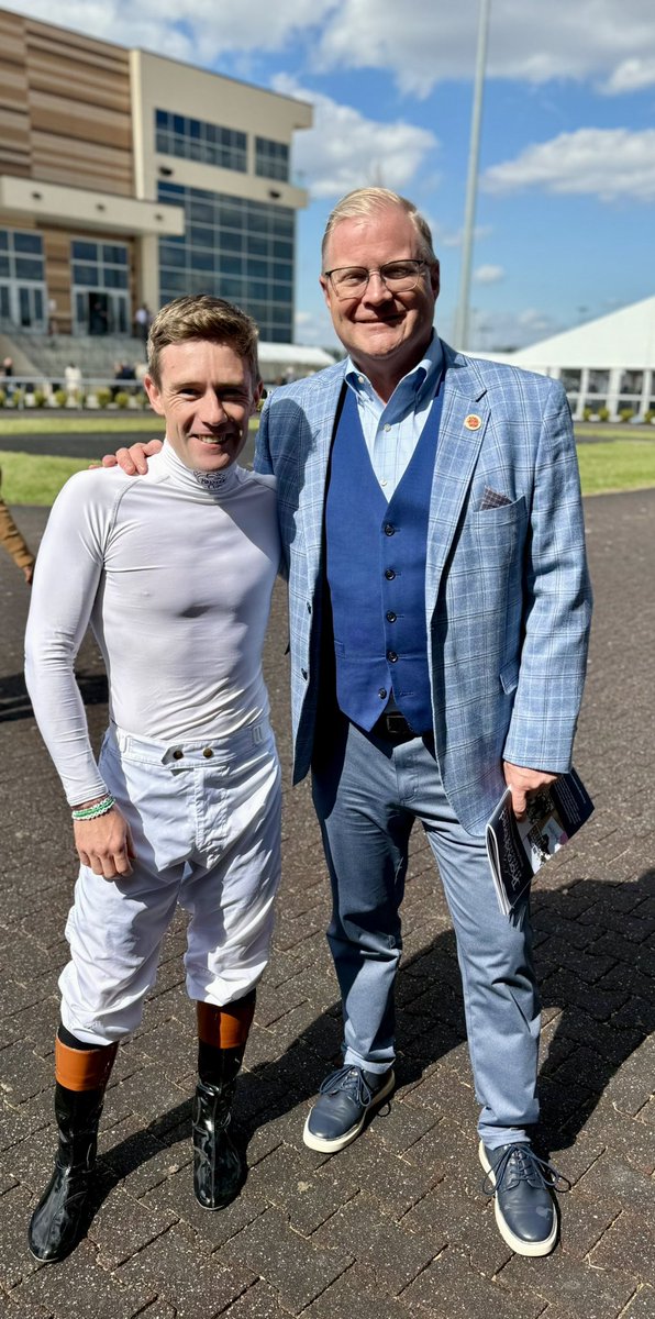 damon_thayer's tweet photo. Great day @TurfwayPark Saturday for the #JeffRubySteaks. 3rd best handle in track history ($9.2 MM) & able to see @NunnforKY & daughter Emma, @KYAlGentry & wife Rhonda, @decky_cann & @JackGilligan14 @KillianHennessy
Great people on a great day of racing. One of my favorites. https://t.co/kMLDbloUYW