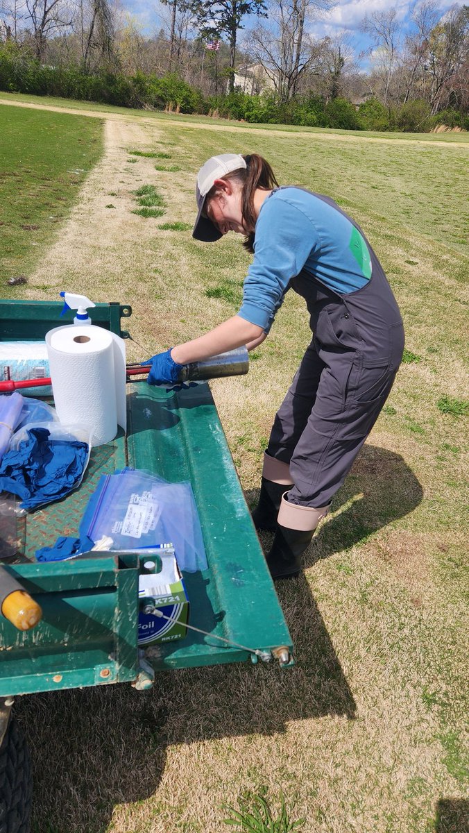 Very proud of my student, Zoe Haub Hinton, and the great work she's doing to look at the intersection of wetting agent use and preemergence herbicide efficacy and persistence in native soil areas as part of a <a href="/GCSAA/">GCSAA</a> funded project we are working on with <a href="/TravisWGannon/">Travis Gannon</a> at NCSU.