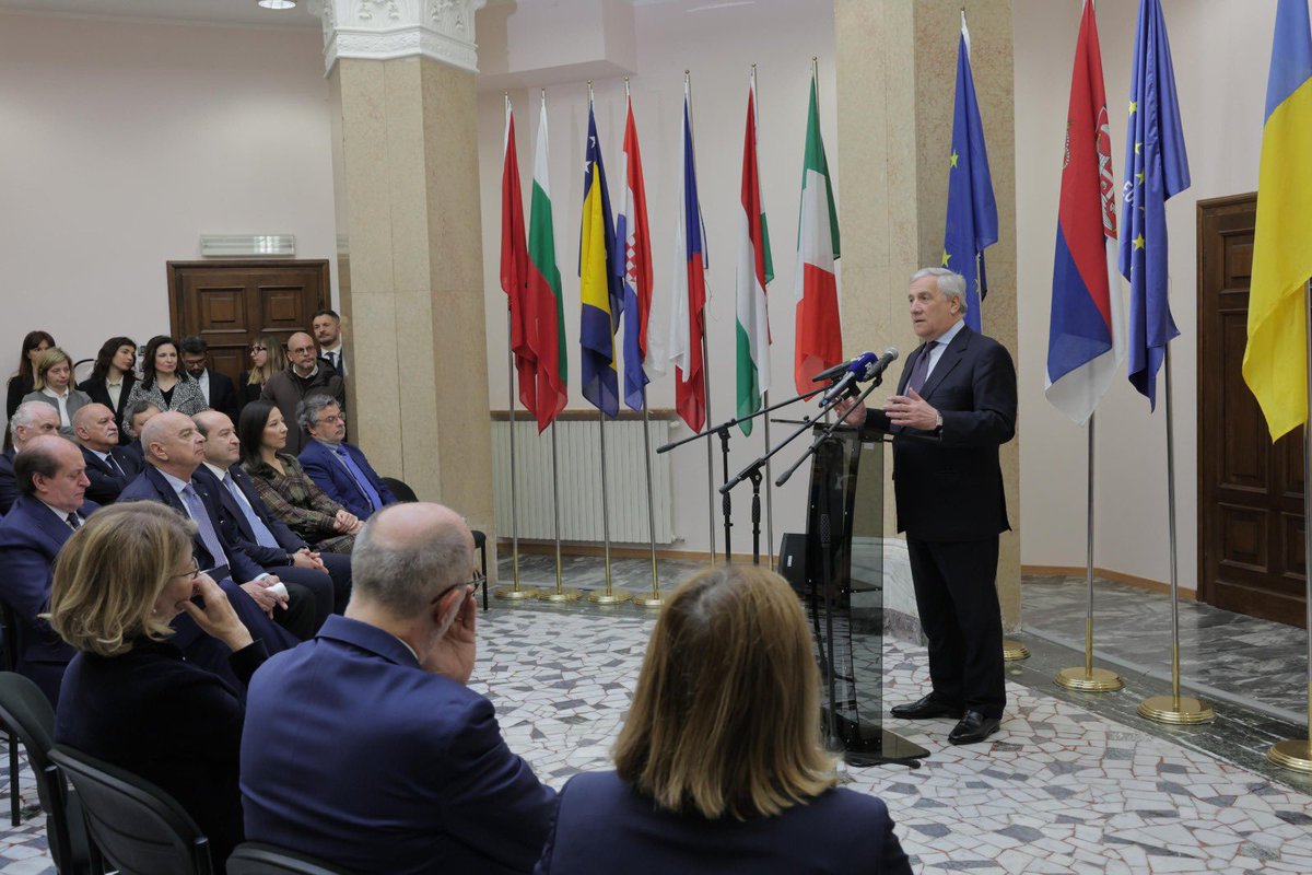 A #Trieste ho visitato il Segretariato Esecutivo dell'Iniziativa Centro Europea che ha un ruolo strategico di ponte verso i Balcani e l’Est europeo. Continuiamo a promuovere la cooperazione regionale e la riunificazione 🇪🇺 dei Balcani Occidentali, coerentemente con la nostra