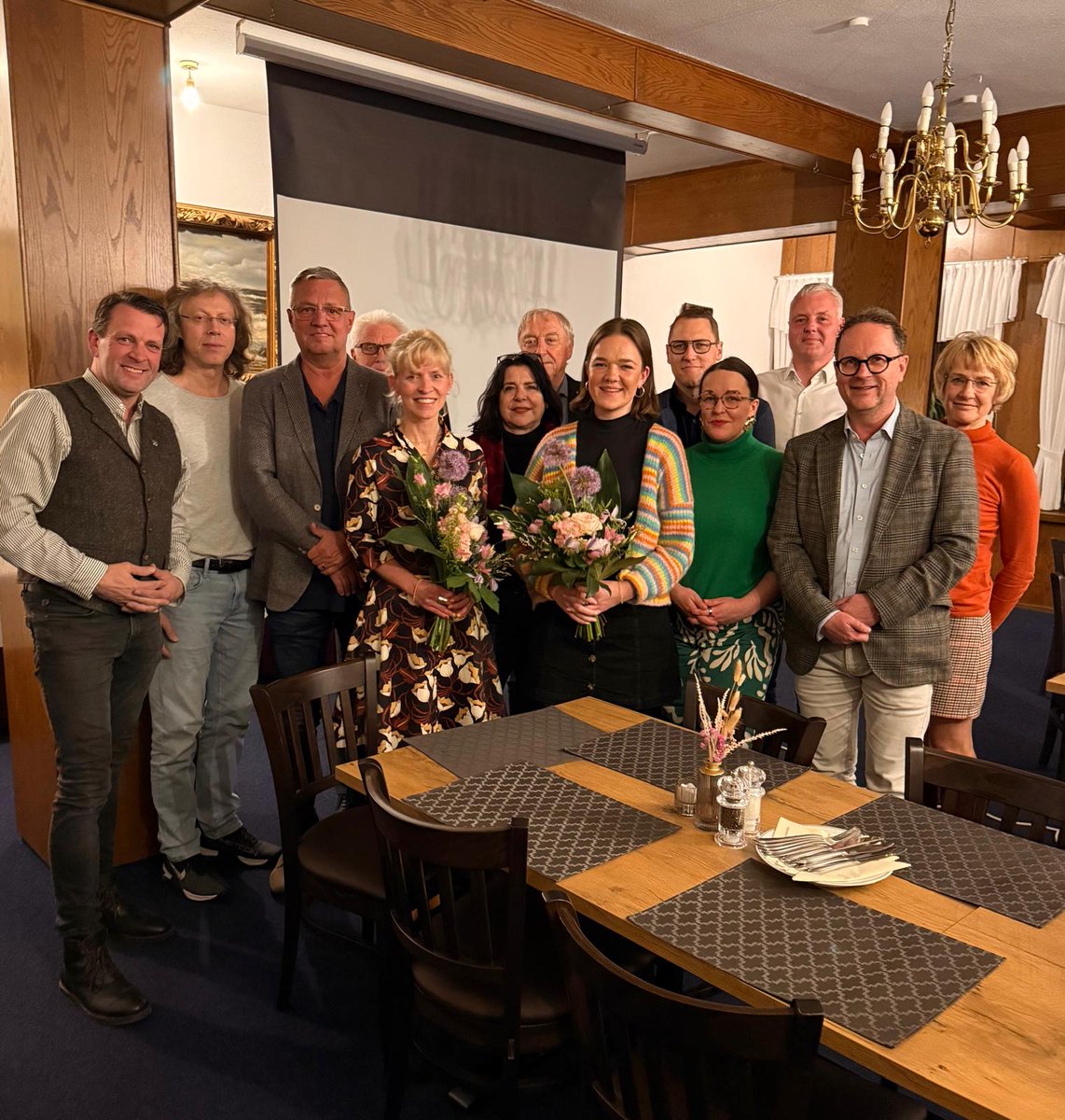 Eva-Lotta Brakemeier (@evalottabra) on Twitter photo Gestern mit <a href="/gemeinsampsych1/">gemeinsampsychischgesund</a> beim Lions Club HGW💬konnten unseren Verein vorstellen & freuen uns auf weitere Intensivierung der Vereinsarbeit🤝sowie Aufnahme neuer Mitglieder! Interesse geweckt? Schreiben Sie uns👉psychologie.uni-greifswald.de/gemeinsam/ Gestern mit <a href="/gemeinsampsych1/">gemeinsampsychischgesund</a> beim Lions Club HGW💬konnten unseren Verein vorstellen & freuen uns auf weitere Intensivierung der Vereinsarbeit🤝sowie Aufnahme neuer Mitglieder! Interesse geweckt? Schreiben Sie uns👉psychologie.uni-greifswald.de/gemeinsam/