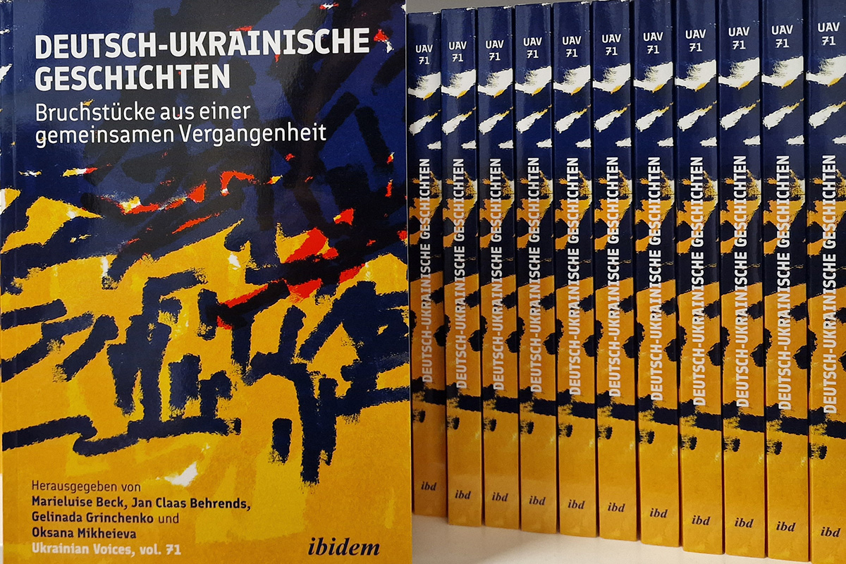 LiberaleModerne's tweet photo. 🚨🇺🇦  ++ Leipziger Buchmesse ++
Deutsch-ukrainische Geschichten. Bruchstücke einer gemeinsamen Vergangenheit 

🗓️ 29. März 2025
⏰ 13:30–14:20 Uhr 
📌 Ukraine-Stand, Halle 4 Stand D 309

Mit @MarieluiseBeck, Oksana Mikheieva und @jcbehrends, Moderation: Kateryna Stetsevych

Lange Zeit wurde die #Ukraine in #Deutschland als ein fernes und wenig bekanntes Land wahrgenommen. Der zusammen mit @ibidem11 herausgegebene Sammelband zeigt jedoch, dass die historischen Beziehungen zwischen den beiden Nationen viel enger sind, als gemeinhin angenommen wird, und präsentiert die Vielfalt der deutsch-ukrainischen Beziehungen jenseits des Ersten und Zweiten Weltkriegs. Die Erkundung dieser gemeinsamen Perspektiven eröffnet neue Einsichten und ein neues Verständnis.

Mehr Infos:
➡️ https://t.co/xulP3HHjIO

Wir freuen uns auf Euch! 👍

@bpb_de 
#LibMod #LeipzigerBuchmesse