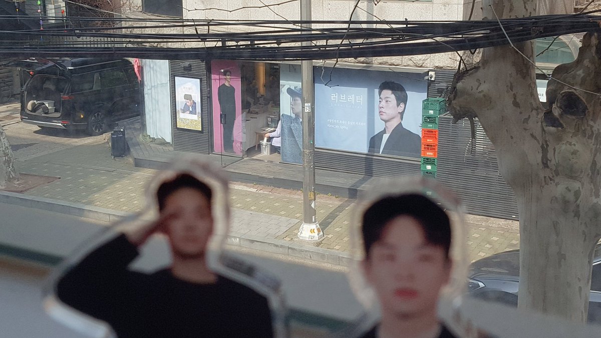 🎉 뎡민 생카 후기 : 리드미 🎉

이 개쩌는 디피가
마지막이라는 사실을 믿을 수 없음...😭
일단 현실부정하며 시작.💀-<-<..

3일동안 1빠로 댕겨올만큼
맘에 쏙 든 생카였는데ㅠ
하지만 생일 당일이니 기쁘다🎂
    내 맘 몰까¿...

<a href="/hbd_jeongmin/">박정민생일카페</a>
#정민에게_보내는_봄날의_러브레터
#DEAR_MY_SPRING