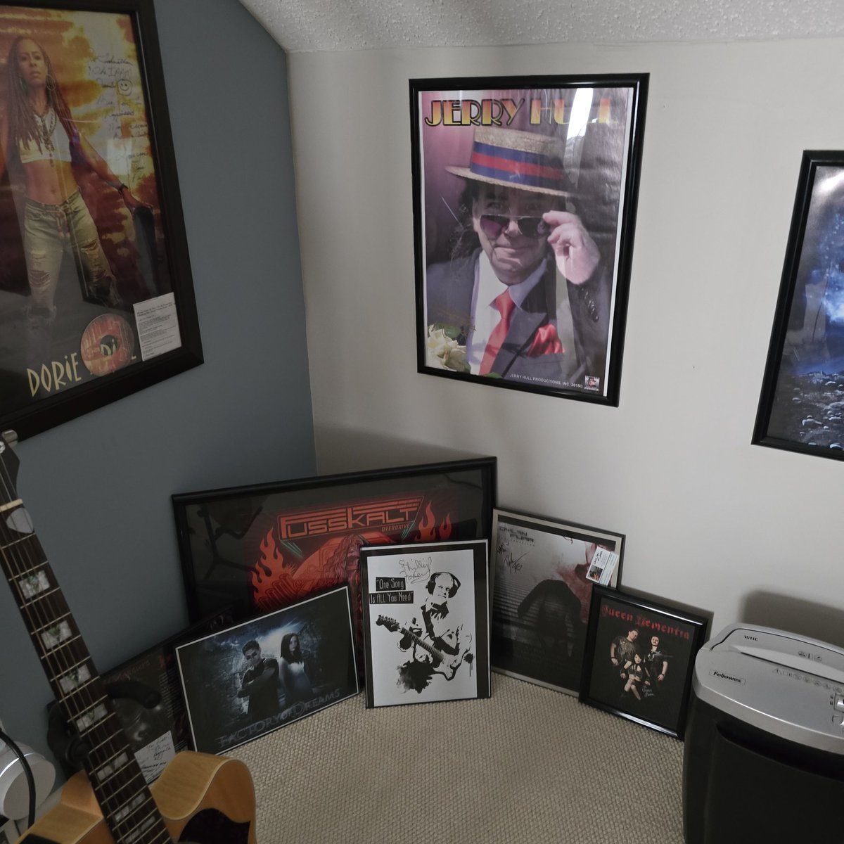 IAAMRadio's tweet photo. Thank you, Indie bands that send us songs, posters, and more. #indiebands #internetdj #rock #metal #jazz #blues #CountryMusic https://t.co/0TifMubsRw