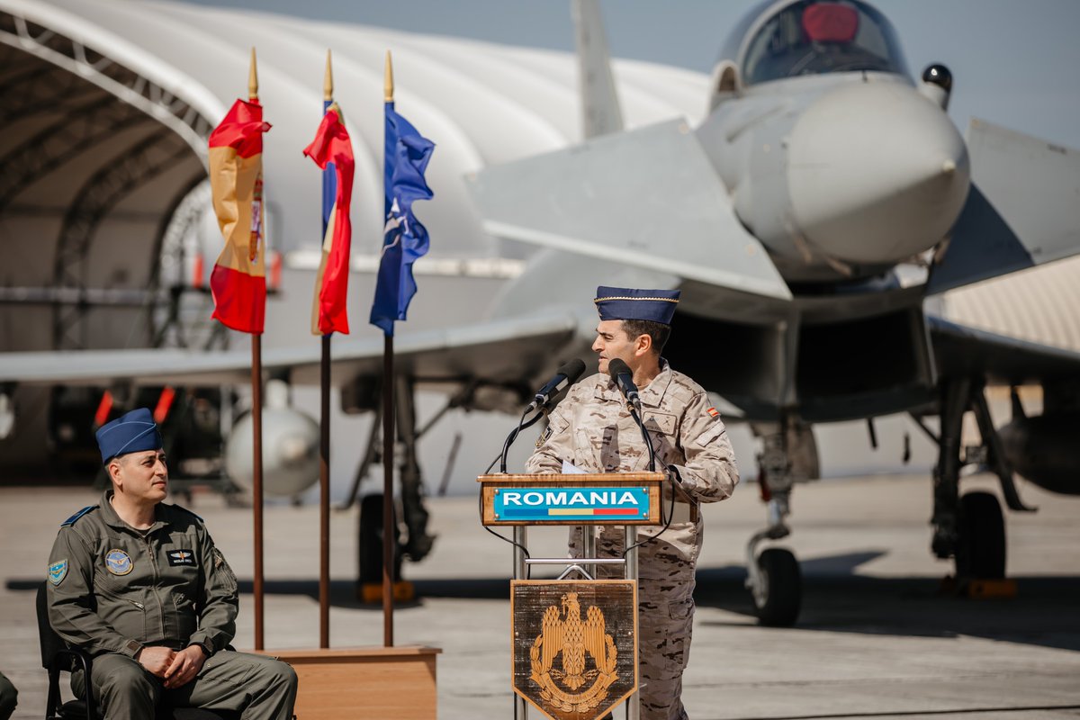 EMADmde's tweet image. El #DATPaznic celebra un acto oficial de clausura y entrega de condecoraciones en la base aérea Mihail Kogalniceanu en Rumanía. Tras 4 meses ininterrumpidos de misión, el destacamento comenzará su repliegue a territorio nacional la próxima semana #MOPS @MApNRomania @EjercitoAire